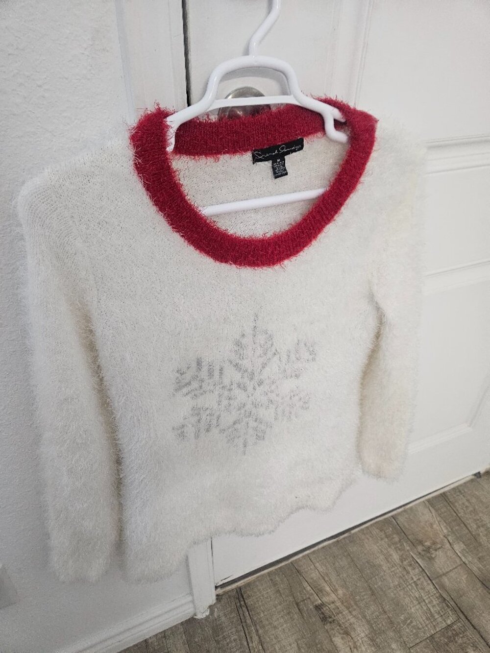FRENCH LAUNDRY White Snowflake Sweater